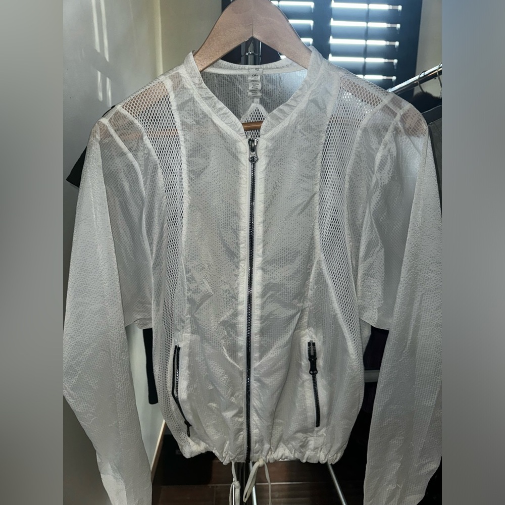 ALO Yoga - XS - White Windbreaker